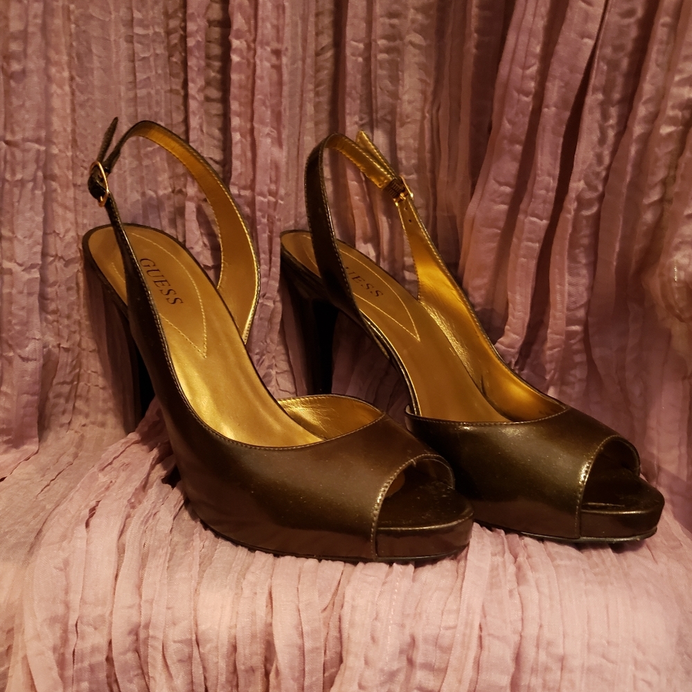 Guess size 8.5 gorgeous peep toe ankle strap green shoes.